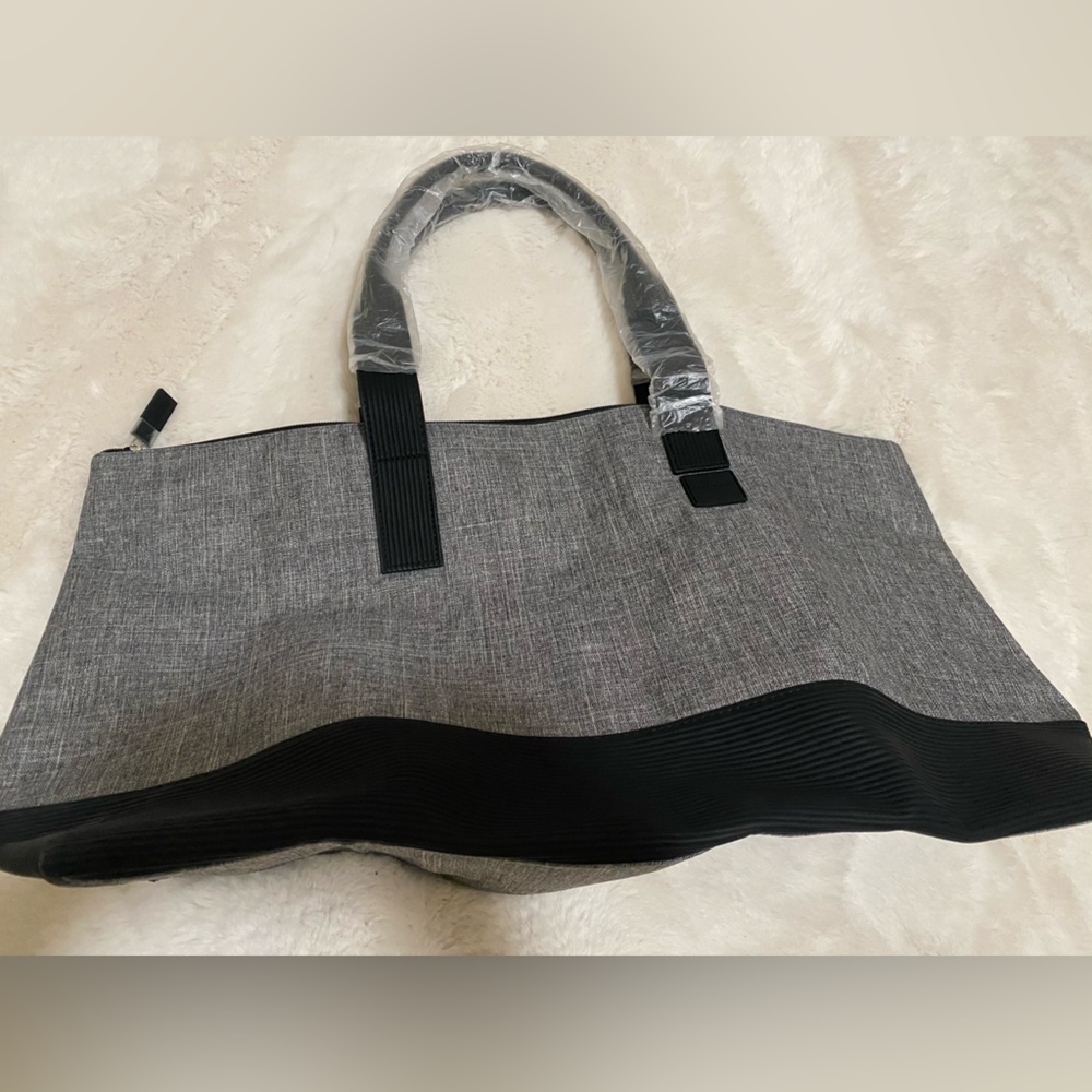 ISSEY MIYAKE travel bag gray